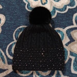New WHBM pearl stud embellished ribbed pom pom hat